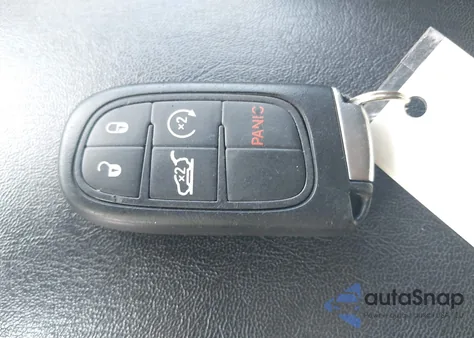 2015 Jeep Cherokee Latitude z USA, uszkodzony, nr VIN 1C4PJMCB8FW588994